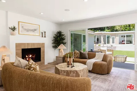 3709 Wrightwood Dr, Studio City, CA 91604