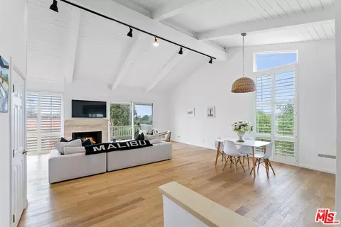 28398 Rey De Copas Ln, Malibu, CA 90265