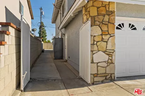 1322 Elsmere Dr, Carson, CA 90746 photo 4