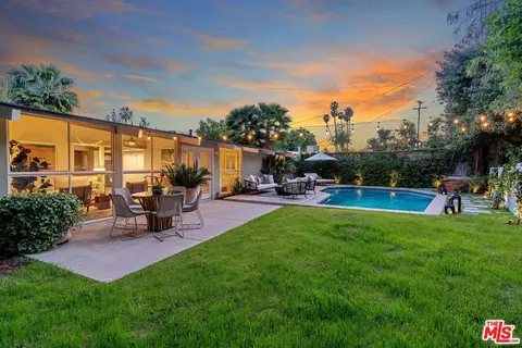 5024 Beckley Ave, Woodland Hills, CA 91364