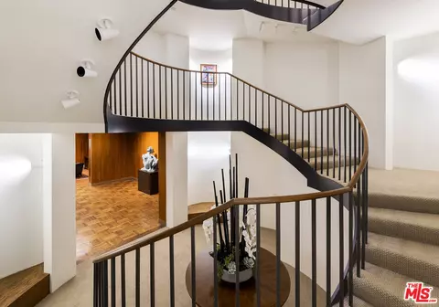 Entry Way - 2 Oak Knoll Ter, Pasadena, CA 91106 photo 10 of 13