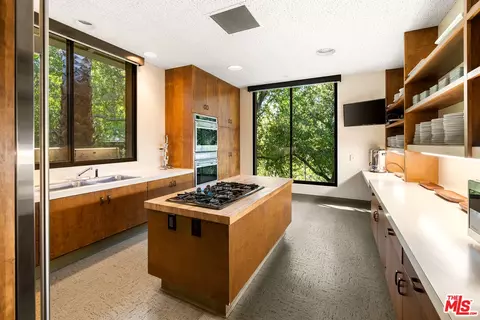 Kitchen - 2 Oak Knoll Ter, Pasadena, CA 91106 photo 3 of 3