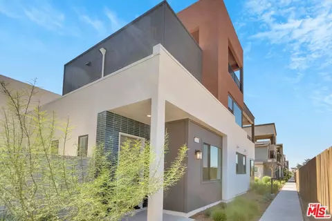 26887 Goldfinch Ln, Valencia, CA 91381