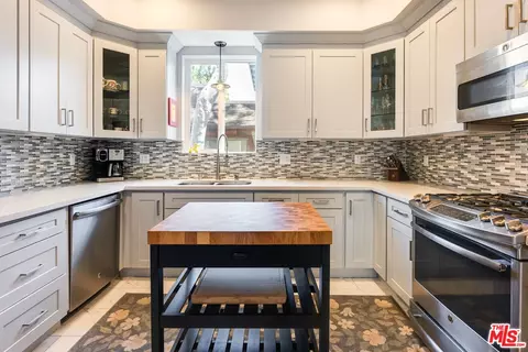 11909 Laurelwood Dr #3, Studio City, CA 91604