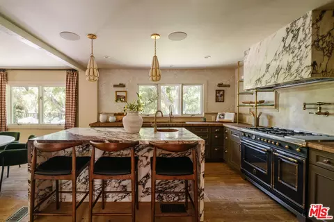 Kitchen - 2460 Valley Meadow Dr, Oak View, CA 93022 photo 1 of 4