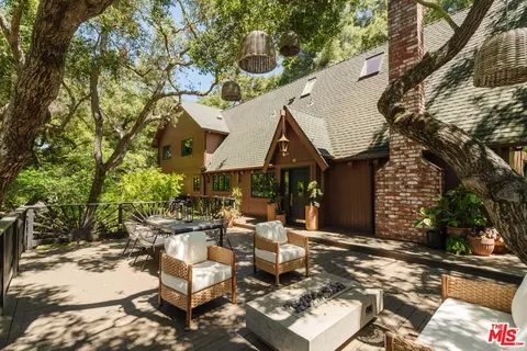 2460 Valley Meadow Dr, Oak View, CA 93022