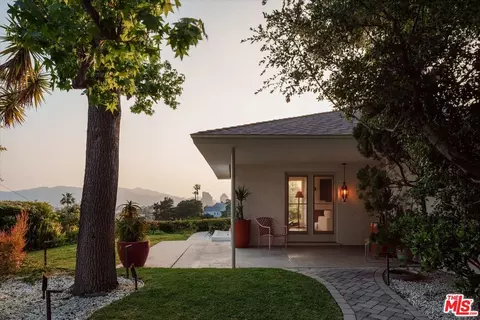 821 Luton Dr, Glendale, CA 91206 photo 2
