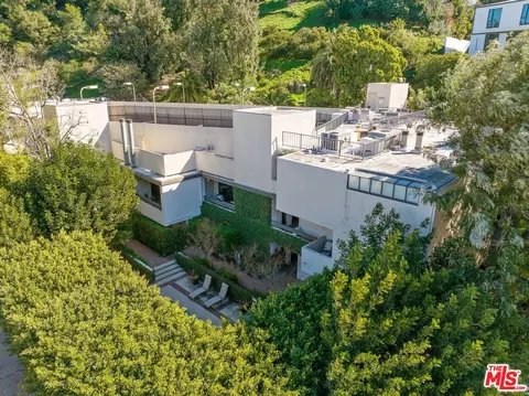 11687 Bellagio Rd #5, Los Angeles, CA 90049
