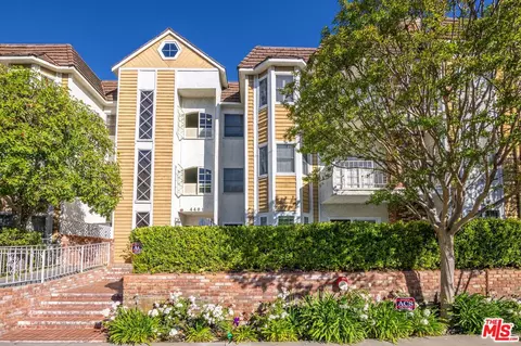 4401 Moorpark Way #107, Toluca Lake, CA 91602
