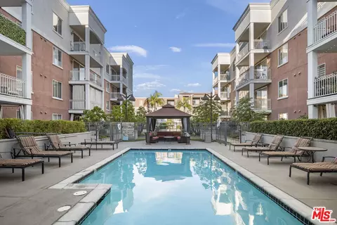 3740 Santa Rosalia Dr #212, Los Angeles, CA 90008