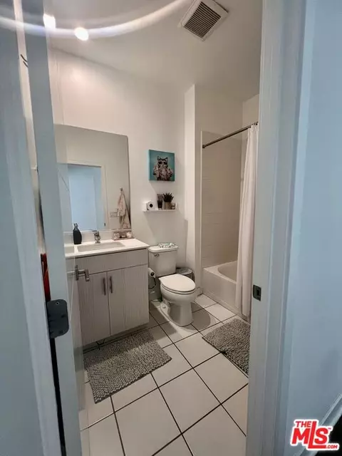 Bath - 1013 Roble Pl, Montebello, CA 90640 photo 2 of 5