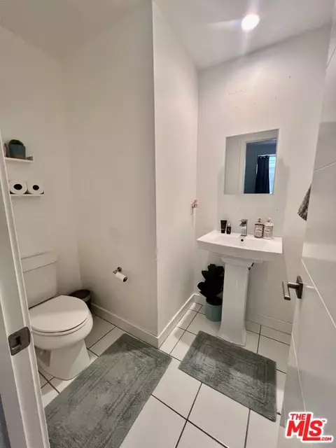 Bath - 1013 Roble Pl, Montebello, CA 90640 photo 1 of 5