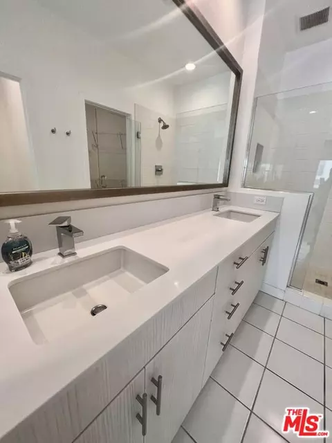 Bath - 1013 Roble Pl, Montebello, CA 90640 photo 5 of 5