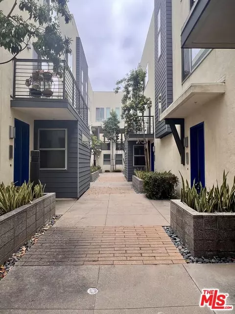 Exterior - 1013 Roble Pl, Montebello, CA 90640 photo 1 of 2