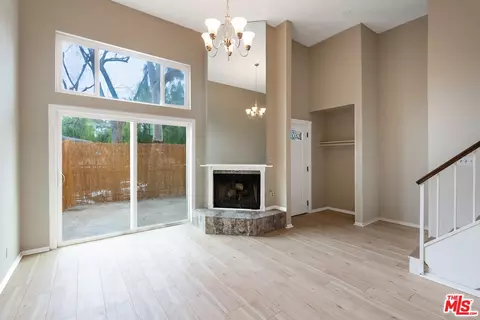 23001 Del Valle St #21, Woodland Hills, CA 91364