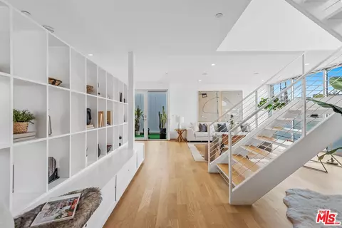 338 Rennie Ave #C, Venice, CA 90291