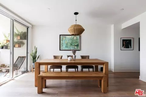 118 N Kings Rd #204, Los Angeles, CA 90048