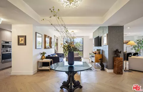 135 S Mccarty Dr #104, Beverly Hills, CA 90212