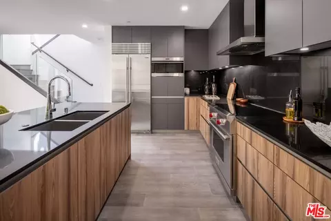 728 N Sweetzer Ave #101, West Hollywood, CA 90069