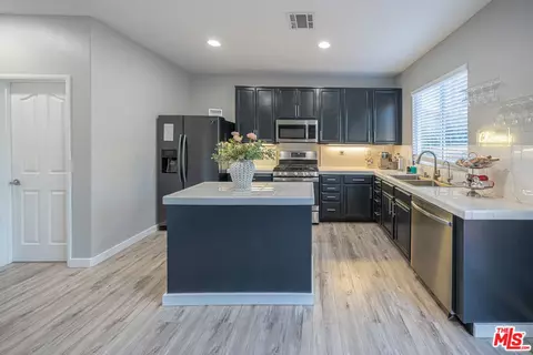 28223 Springvale Ln, Castaic, CA 91384 photo 9