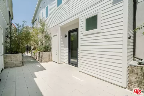 2437 Walnut Ave, Venice, CA 90291 photo 2