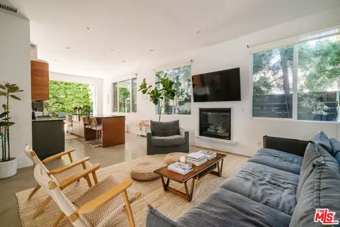 2437 Walnut Ave, Venice, CA 90291 photo 11