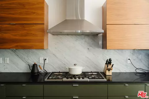 2437 Walnut Ave, Venice, CA 90291 photo 14