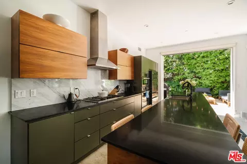 2437 Walnut Ave, Venice, CA 90291 photo 17