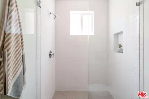 2437 Walnut Ave, Venice, CA 90291 photo 24