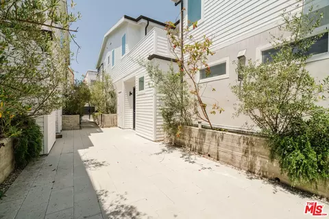 2437 Walnut Ave, Venice, CA 90291 photo 4