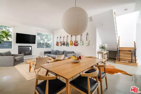 2437 Walnut Ave, Venice, CA 90291 photo 8