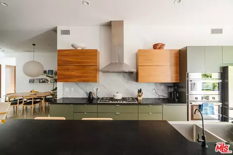 2437 Walnut Ave, Venice, CA 90291 photo 13