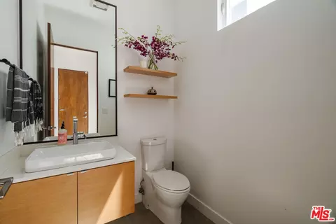 2437 Walnut Ave, Venice, CA 90291 photo 18