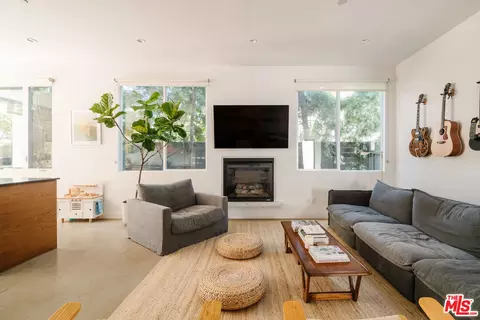 2437 Walnut Ave, Venice, CA 90291 photo 10