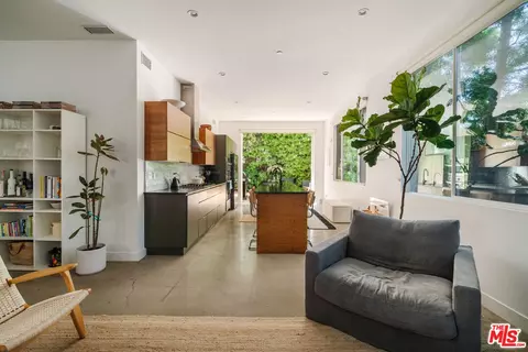 2437 Walnut Ave, Venice, CA 90291 photo 12