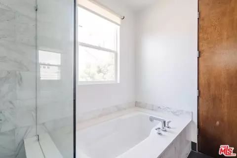 2437 Walnut Ave, Venice, CA 90291 photo 37