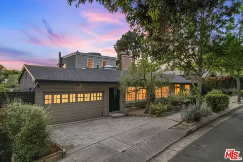 227 Denslow Ave, Los Angeles, CA 90049