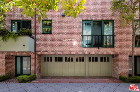 2323 S Beverly Glen Blvd #2, Los Angeles, CA 90064