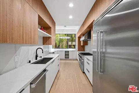 268 S Lasky Dr #102, Beverly Hills, CA 90212