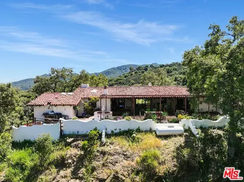 Undisclosed, Topanga, CA 90290