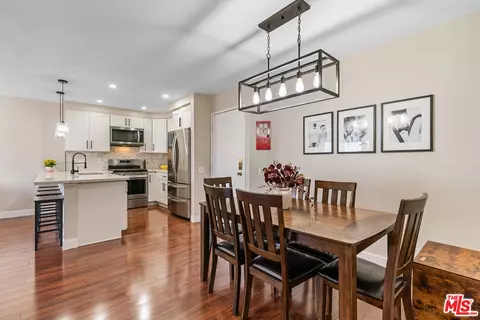 6820 Remmet Ave #307, Canoga Park, CA 91303