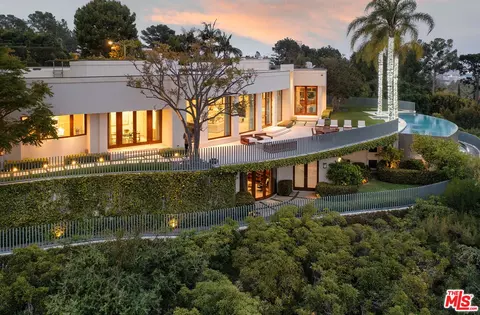 1118 Calle Vista Dr, Beverly Hills, CA 90210