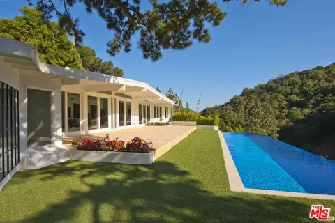 10040 Reevesbury Dr, Beverly Hills, CA 90210