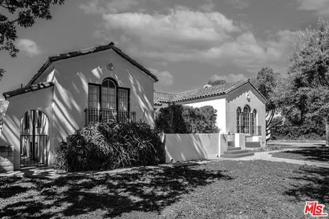 Exterior - 303 W Walnut Ave, Lompoc, CA 93436 photo 3 of 29