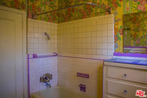 Bath - 303 W Walnut Ave, Lompoc, CA 93436 photo 4 of 6