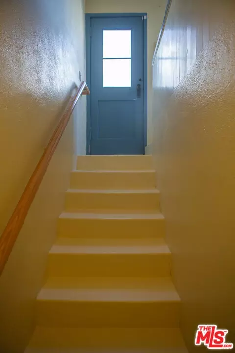 Entry Way - 303 W Walnut Ave, Lompoc, CA 93436 photo 7 of 10