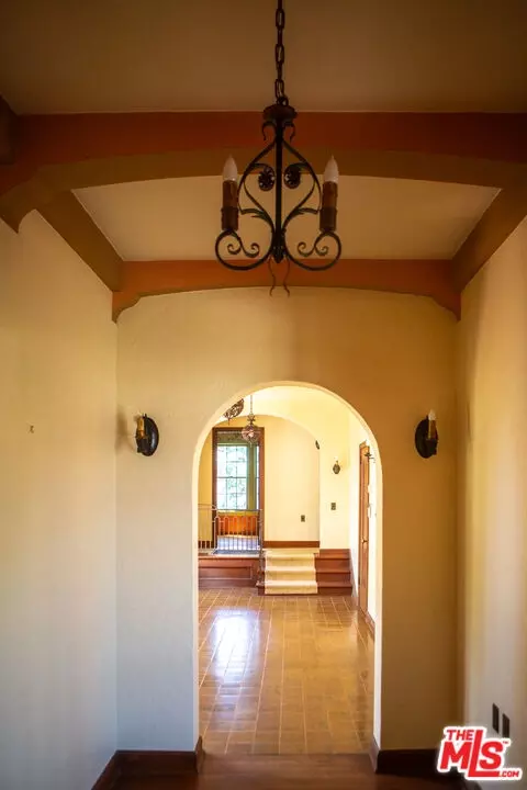 Entry Way - 303 W Walnut Ave, Lompoc, CA 93436 photo 2 of 10