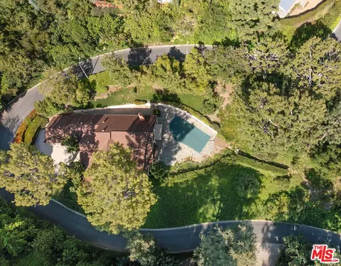 1116 Calle Vista Dr, Beverly Hills, CA 90210