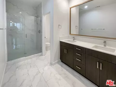 211 Elm Ave, Long Beach, CA 90802 photo 12
