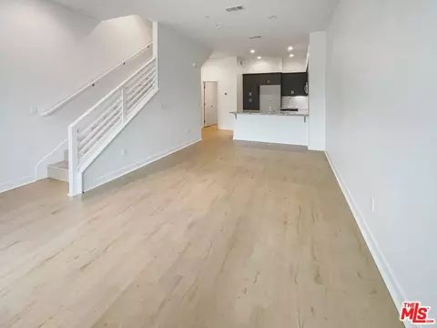 211 Elm Ave, Long Beach, CA 90802 photo 7